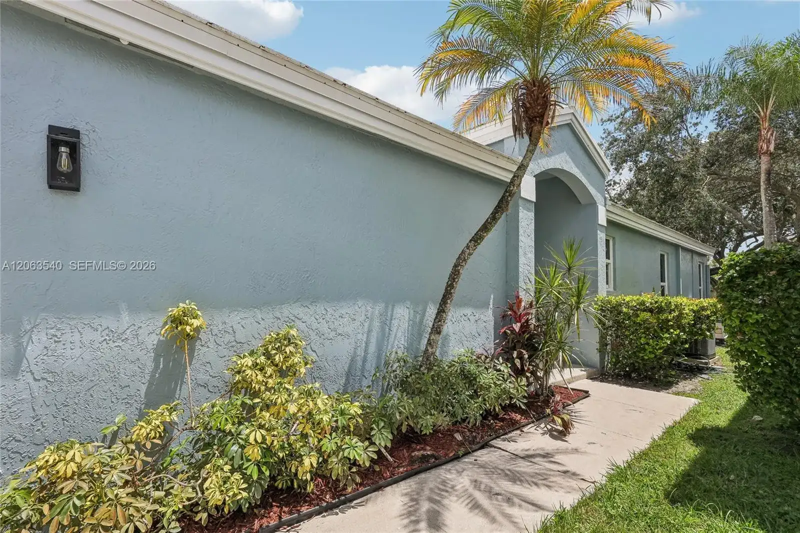 9613 NW 8th Cir, Plantation FL 33324 photo 5