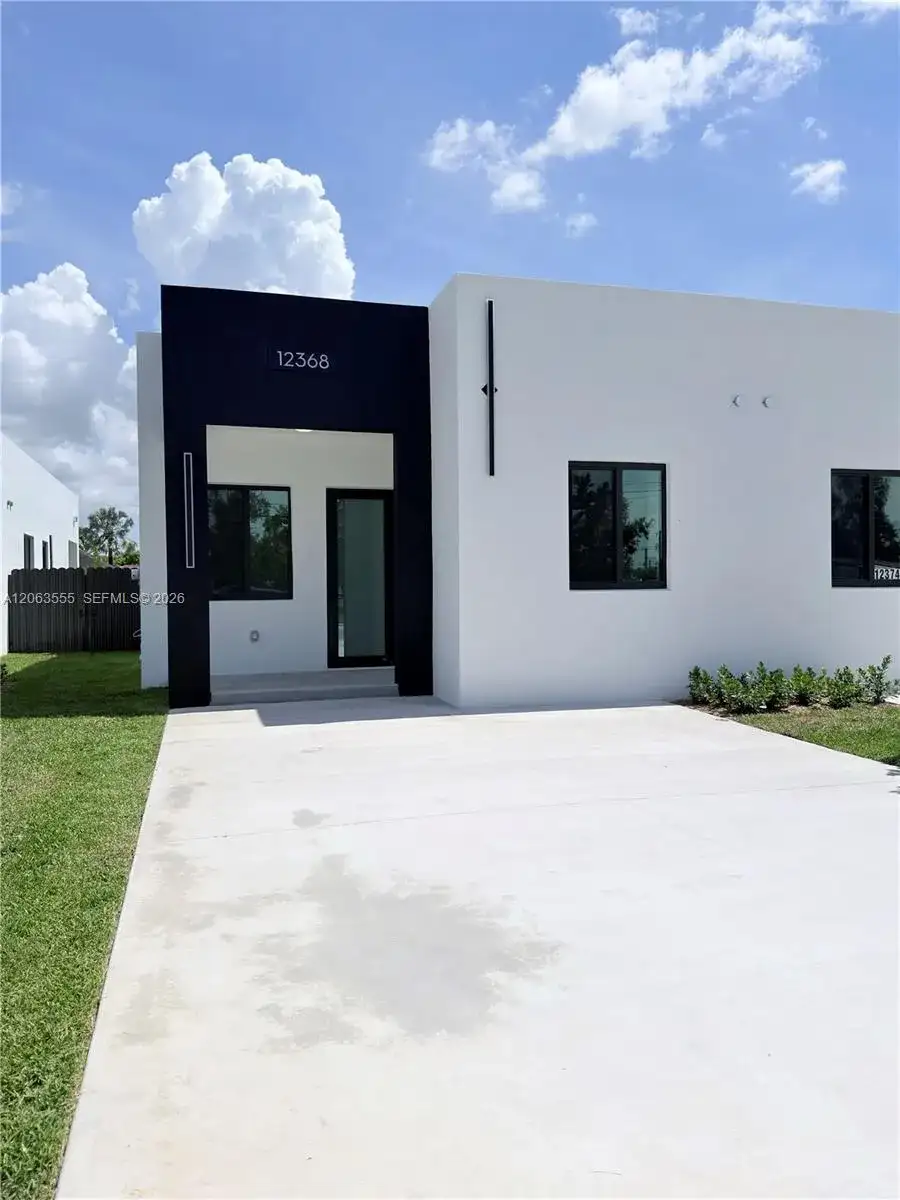 12368 SW 219th St, Miami FL 33170 photo 2