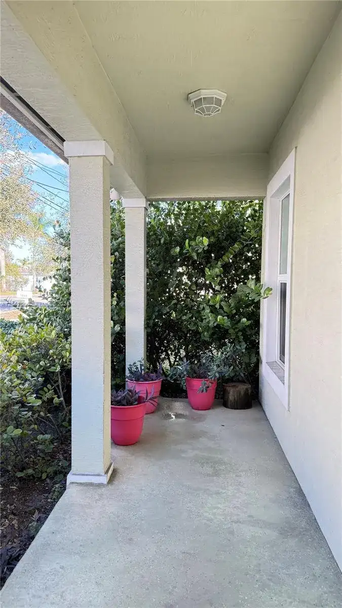 1018 Foster Rd, Hallandale Beach FL 33009 photo 4