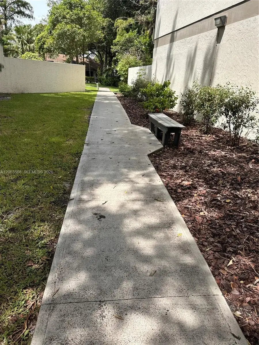3032 S Oakland Forest Dr # 2804, Oakland Park FL 33309 photo 2