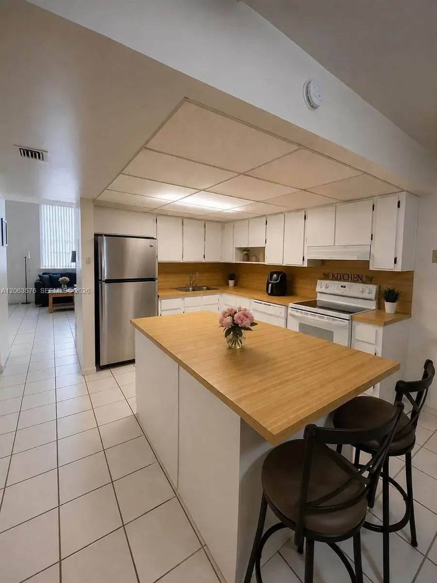 633 N University Dr # 14, Plantation FL 33324