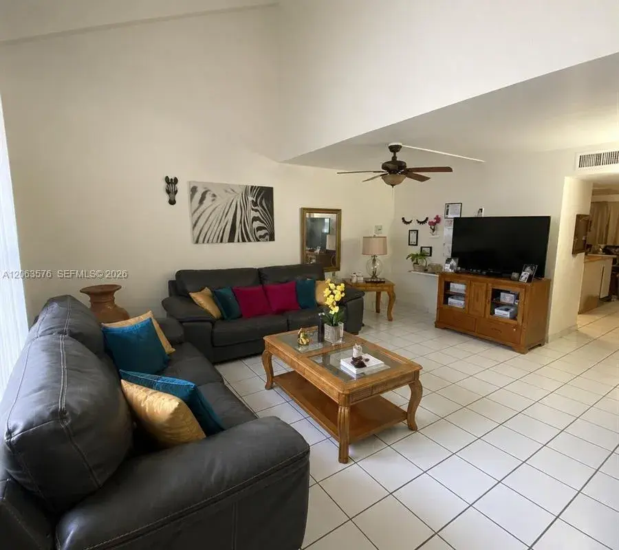 633 N University Dr # 14, Plantation FL 33324