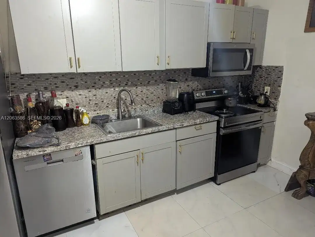 3206 SW 47th Ave, West Park FL 33023 photo 4