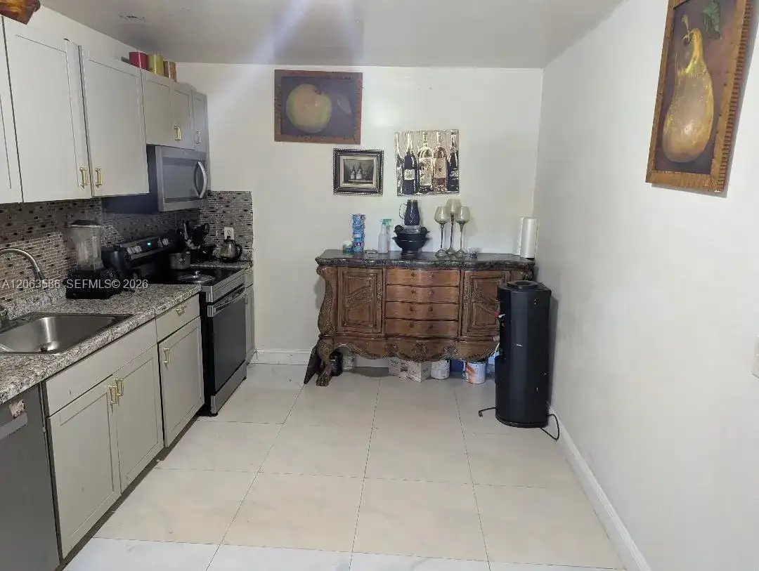 3206 SW 47th Ave, West Park FL 33023 photo 5