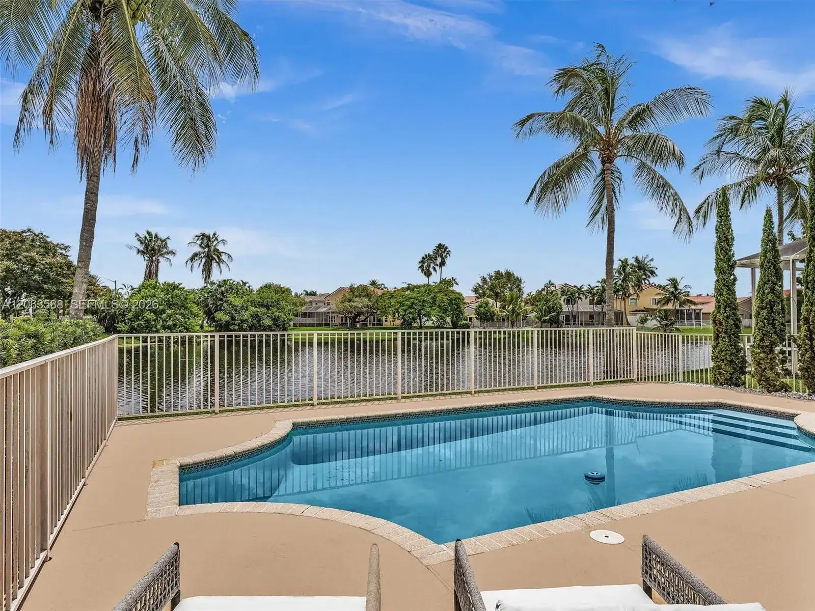 1385 NW 192nd Ter, Pembroke Pines FL 33029 photo 2