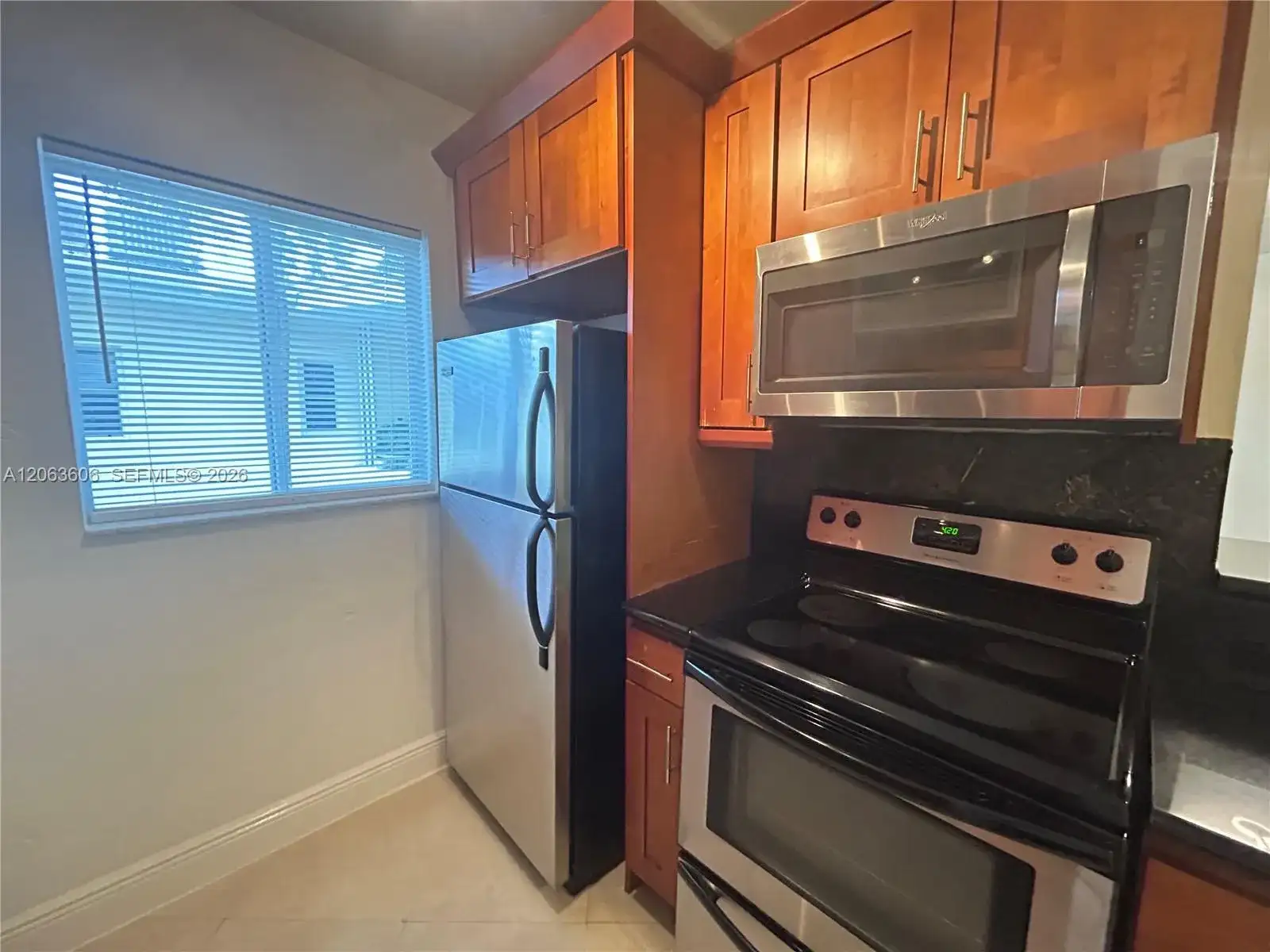 2880 PINE TREE DR # 10, Miami Beach FL 33140 photo 3