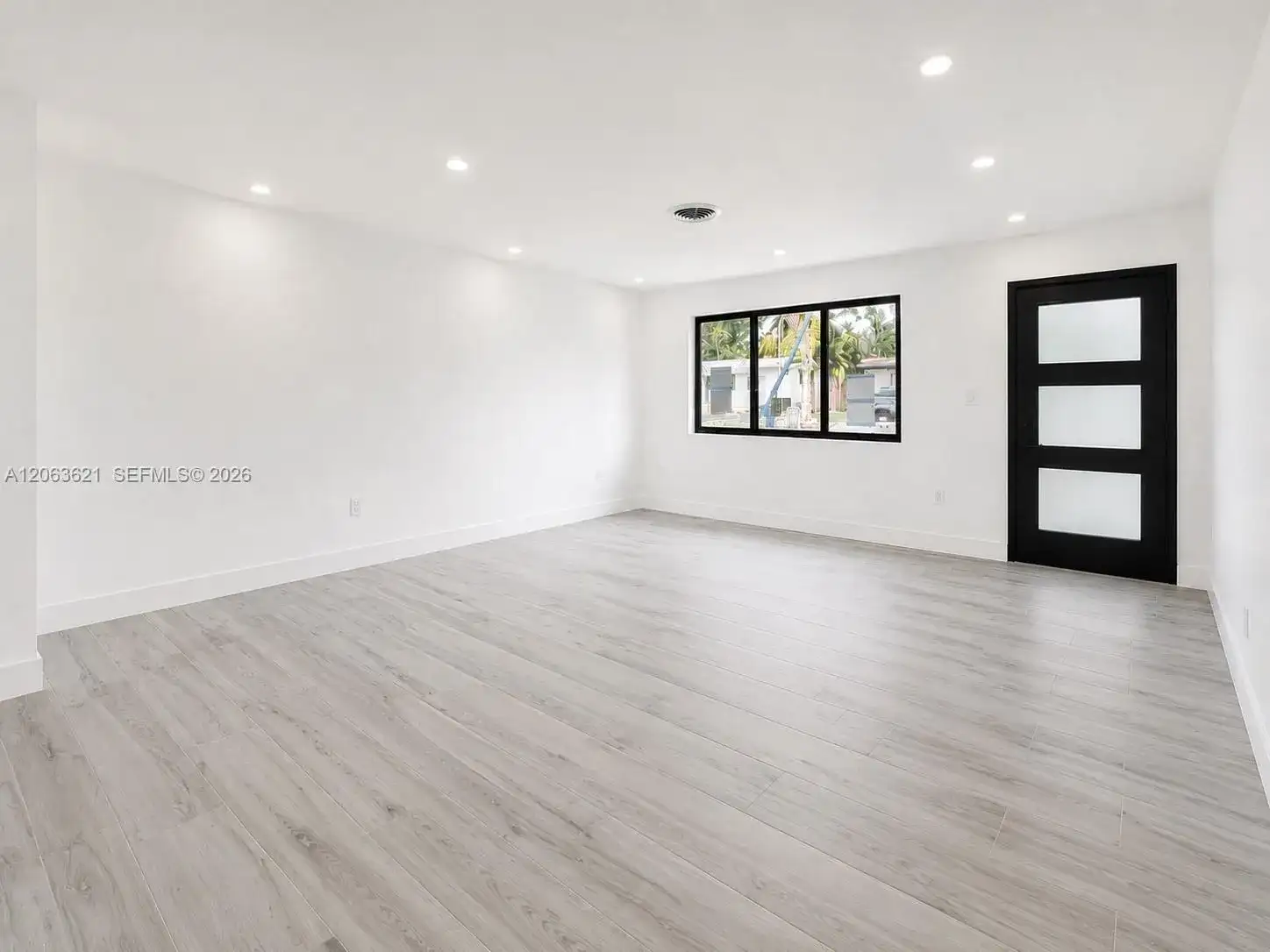 1141 NE 166th St, North Miami Beach FL 33162 photo 2