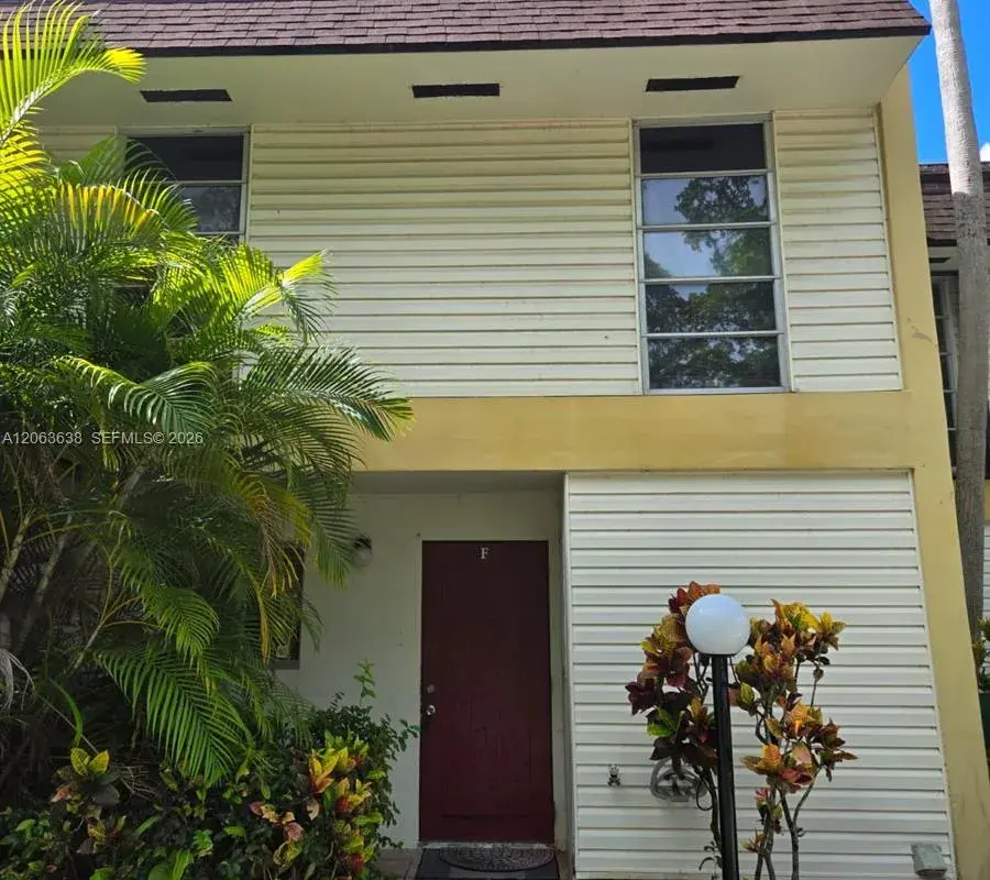 3320 Simms # 11F, Hollywood FL 33021