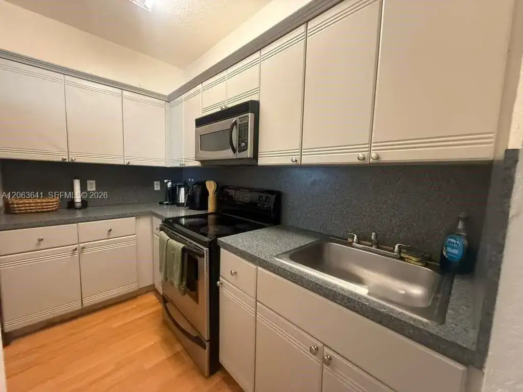 820 Euclid Ave # 206, Miami Beach FL 33139 photo 5