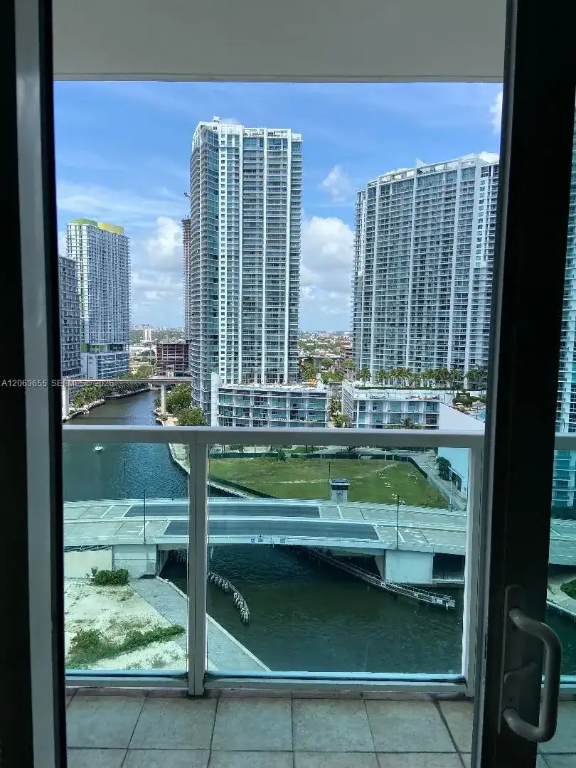 31 SE 5th St # 2103, Miami FL 33131 photo 3