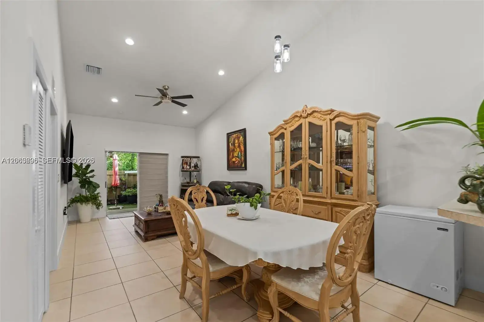 3220 NE 11th Dr, Homestead FL 33033 photo 4