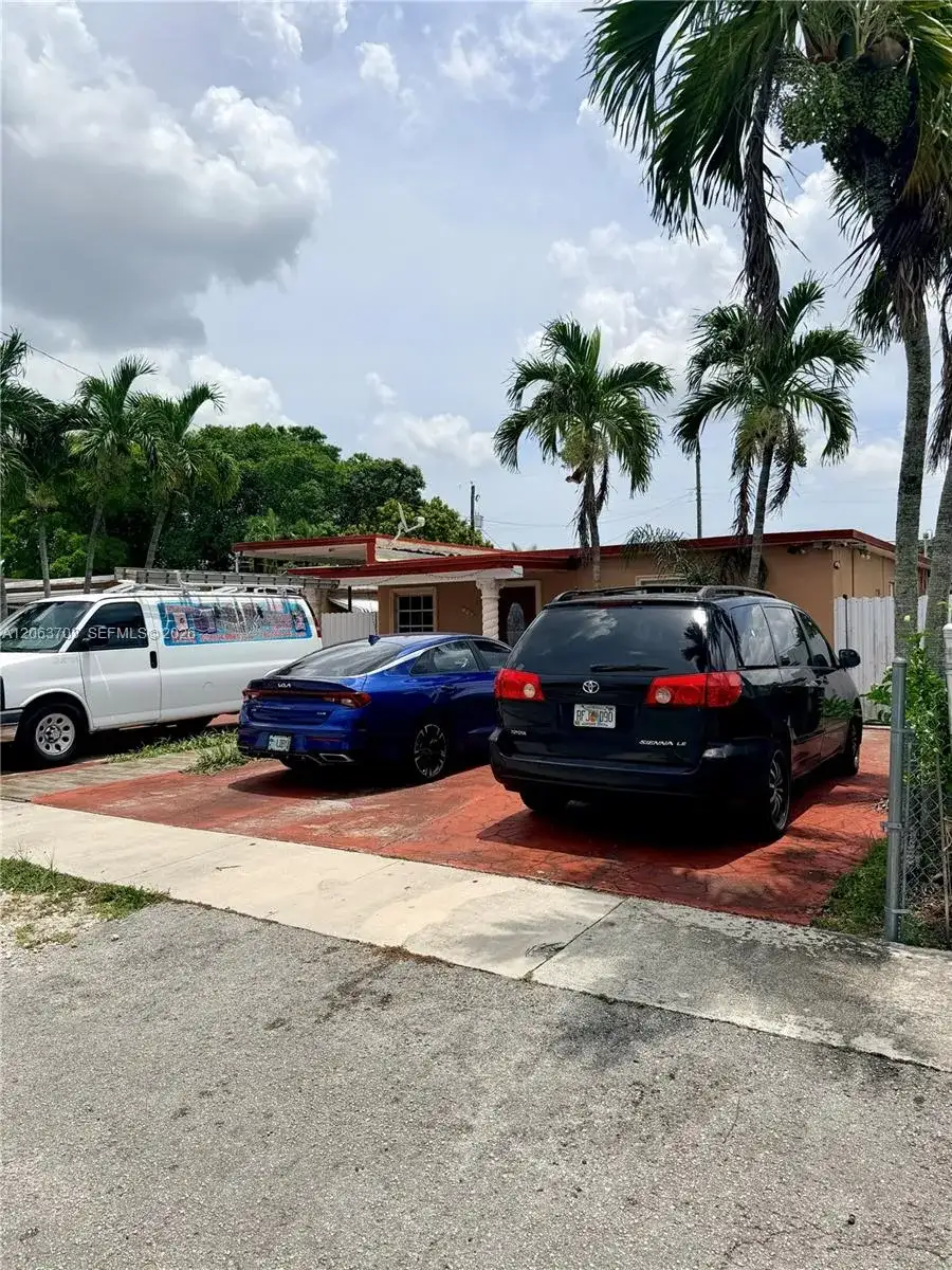 142 E 45th St, Hialeah FL 33013 photo 4