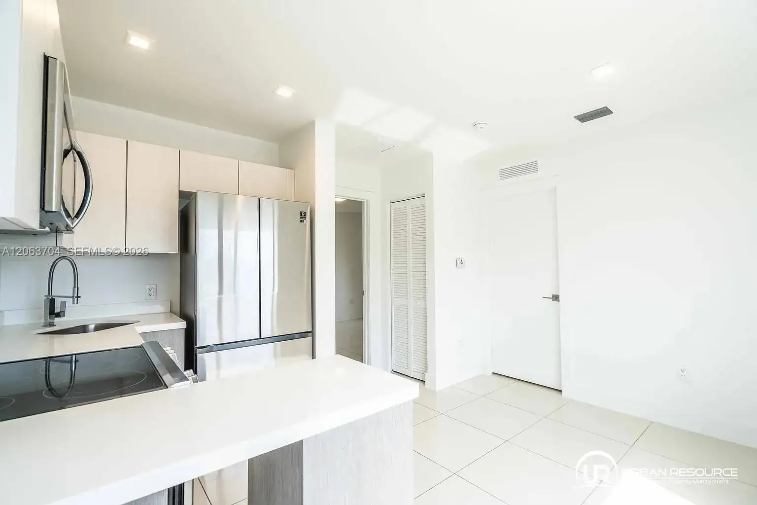 1971 Bay Dr # 122, Miami Beach FL 33141 photo 3