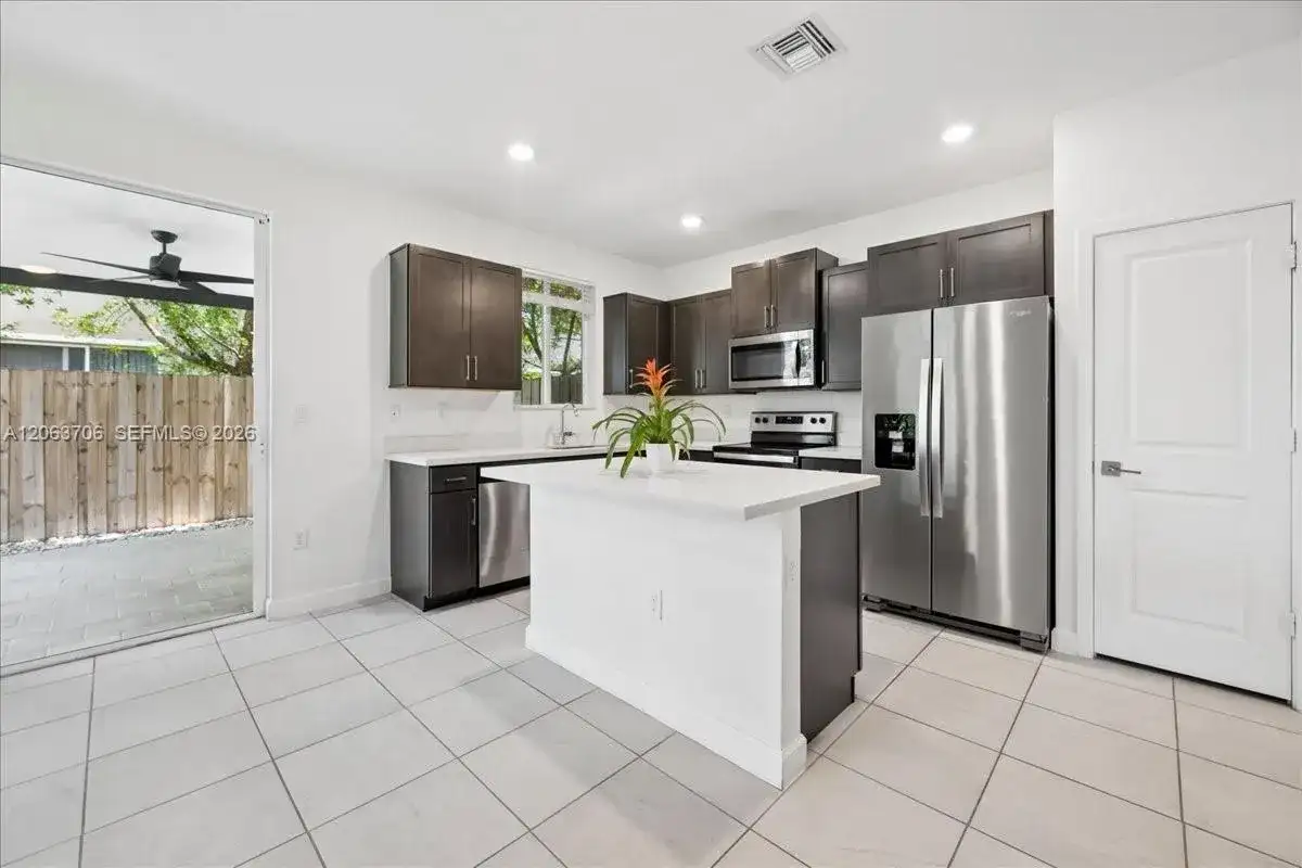 2478 SE 10th Ct, Homestead FL 33035 photo 3