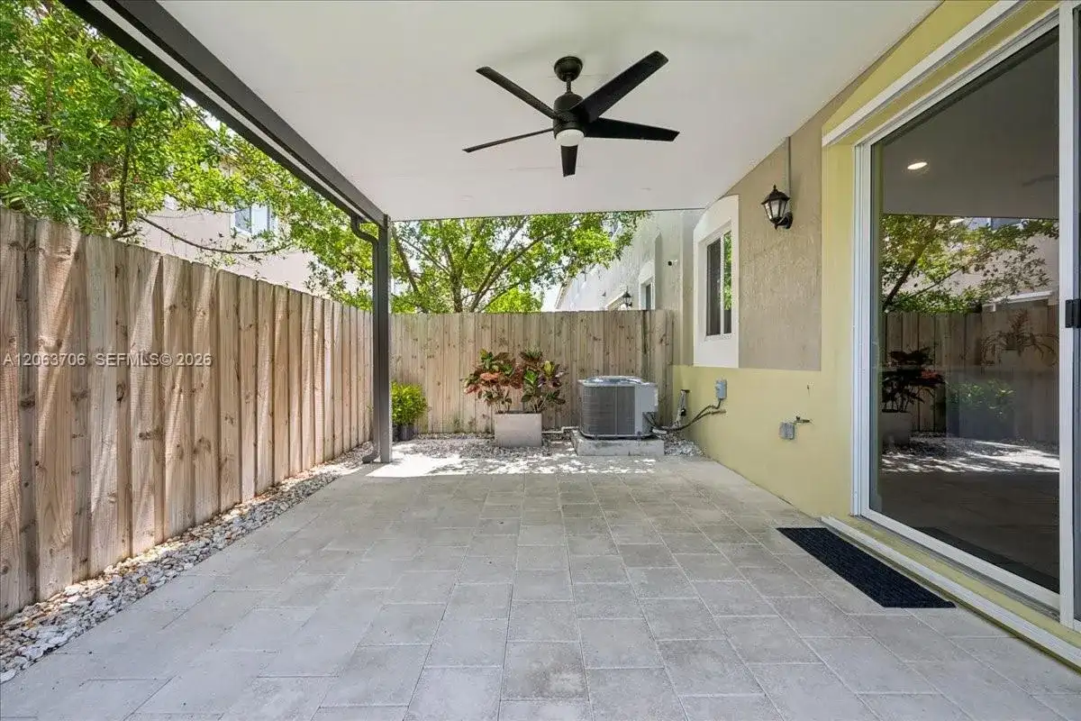 2478 SE 10th Ct, Homestead FL 33035 photo 5
