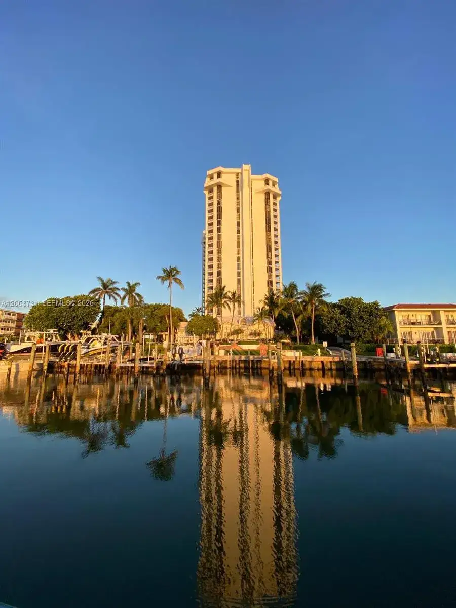 4000 Towerside Ter # 301, Miami FL 33138