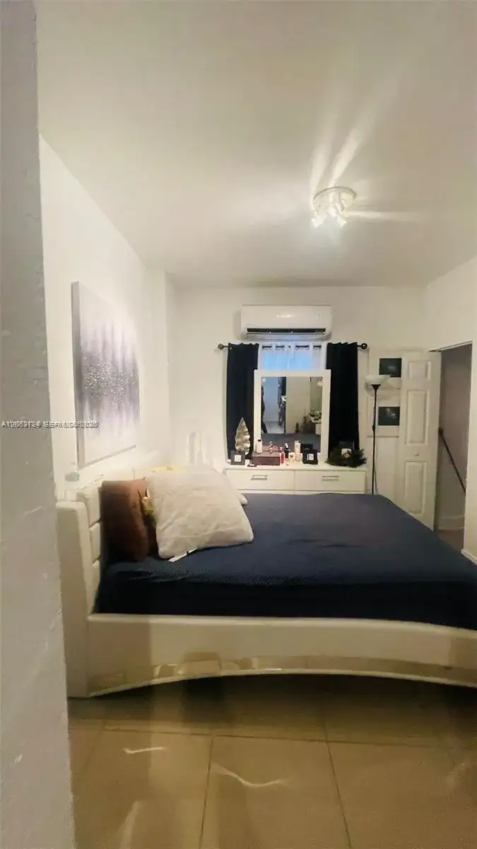 876 SW 2nd St, Miami FL 33130 photo 4