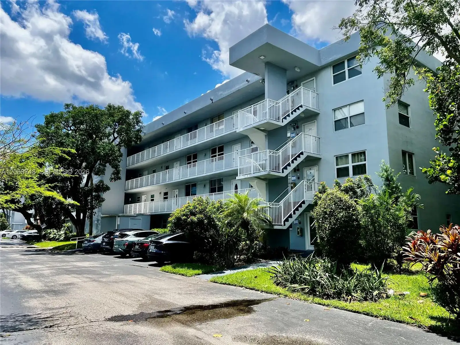 111 Royal Park Dr # 1F, Oakland Park FL 33309 photo 2