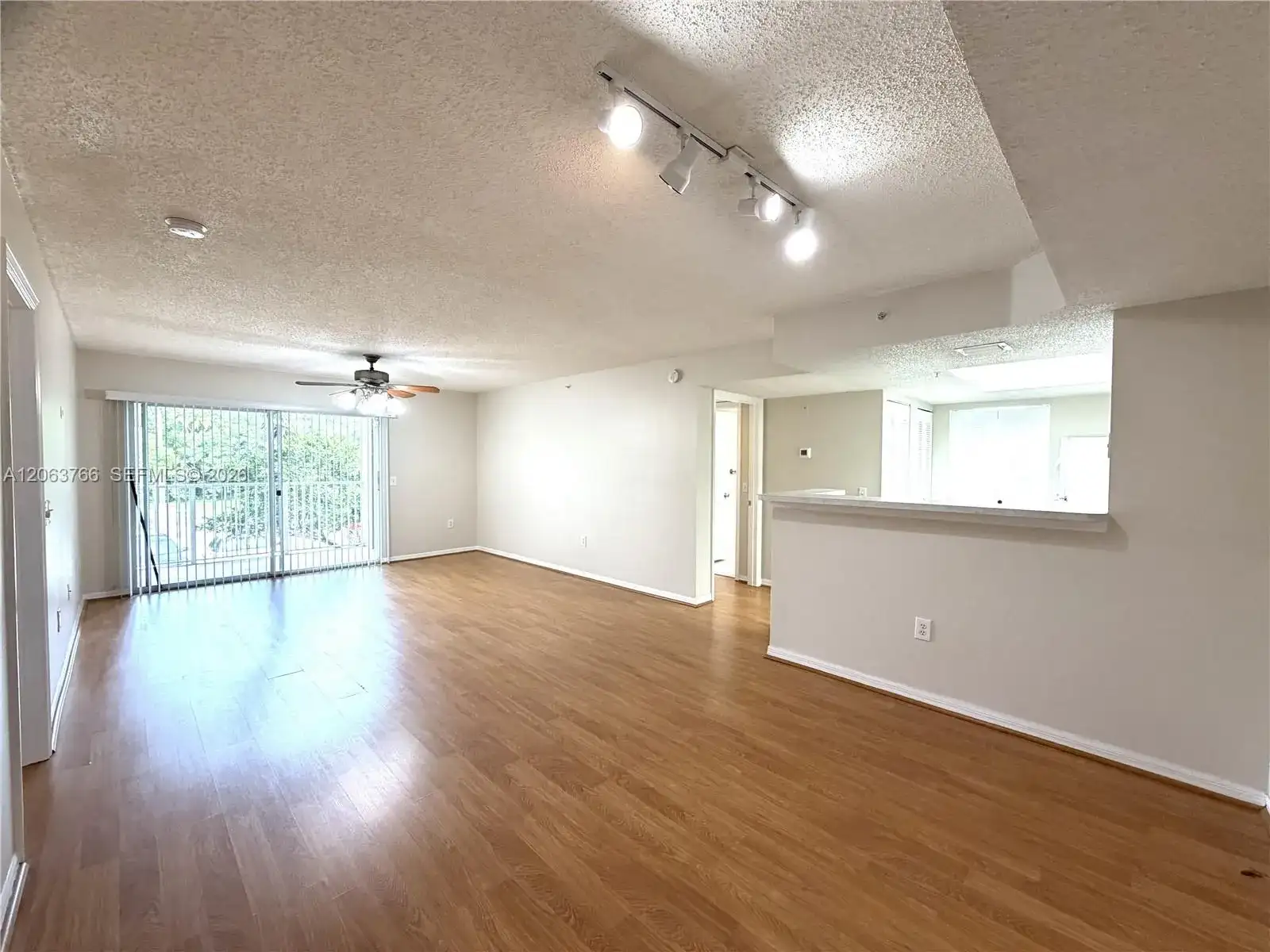 5045 Wiles Rd # 201, Coconut Creek FL 33073 photo 4