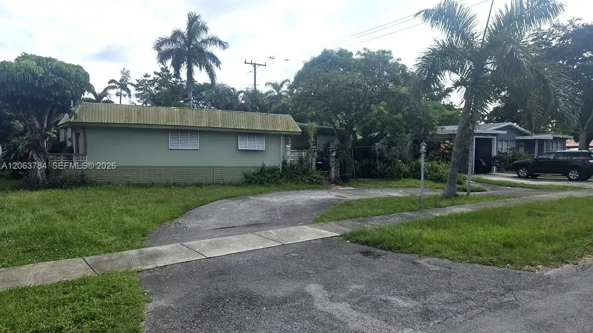 185 NE 129th St, North Miami FL 33161 photo 2