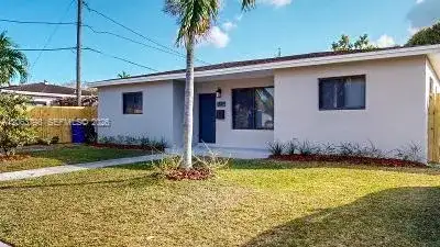 830 NE 171st St, North Miami Beach FL 33162 photo 2