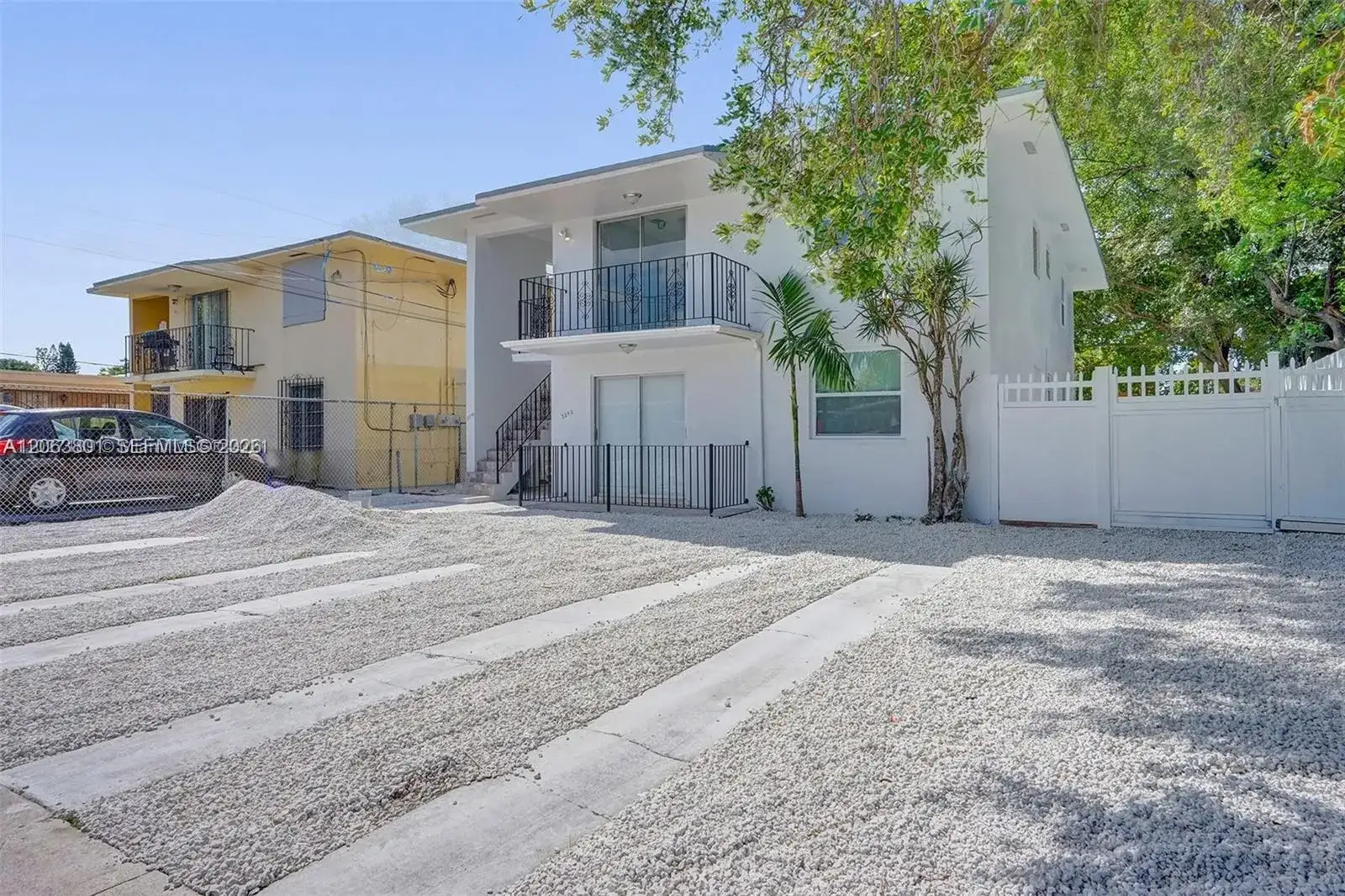 3290 NW 4th St # 3290, Miami FL 33125 photo 2