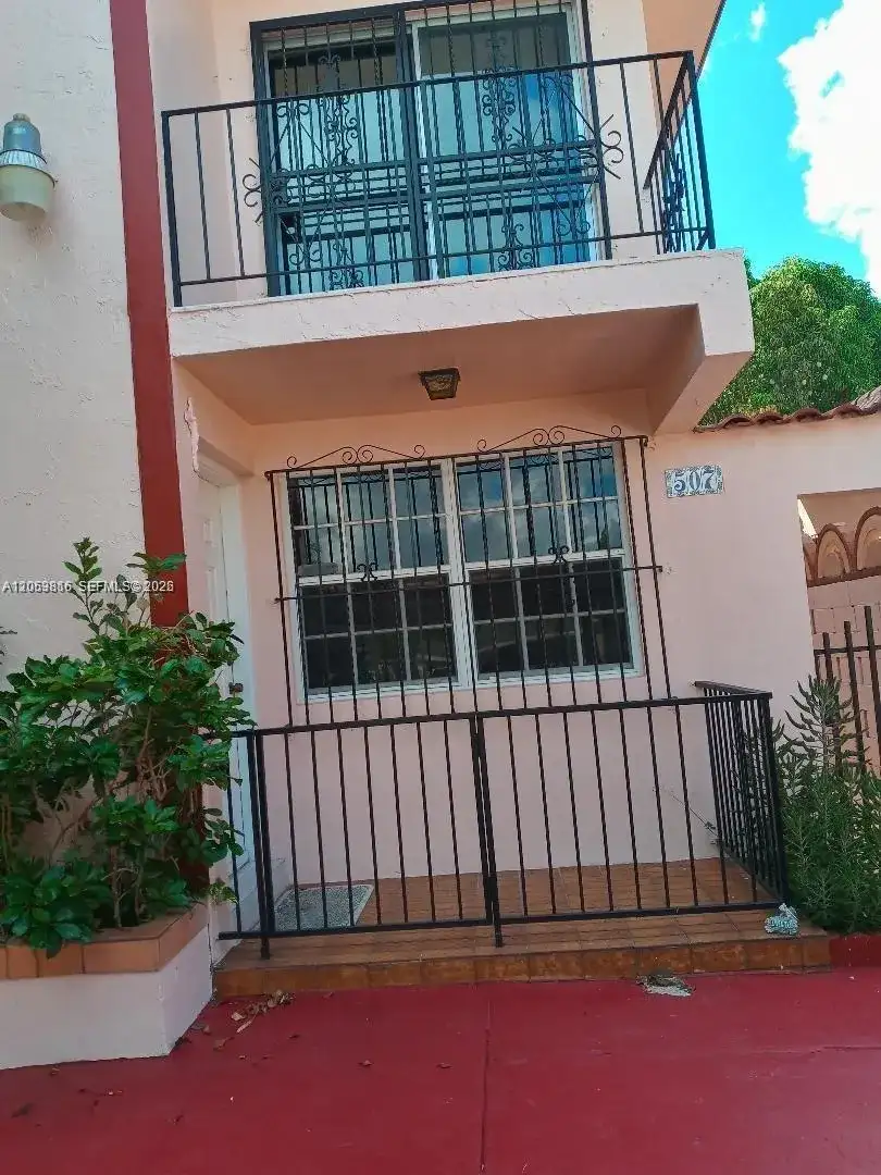 507 Flagami Blvd, Miami FL 33144 photo 3