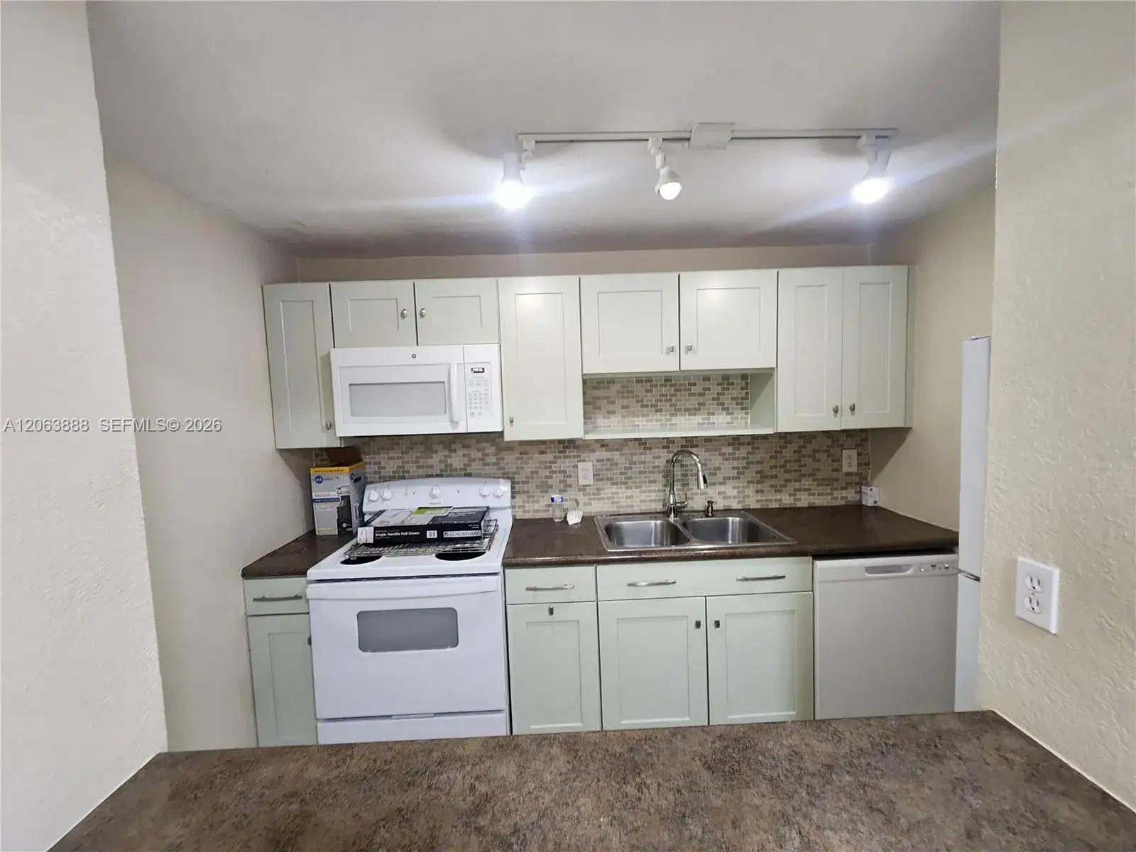 802 NW 87th Ave # 312, Miami FL 33172 photo 2