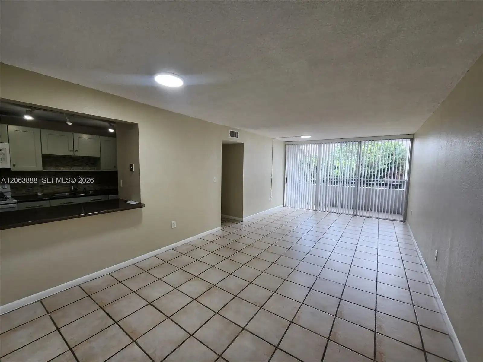 802 NW 87th Ave # 312, Miami FL 33172 photo 3