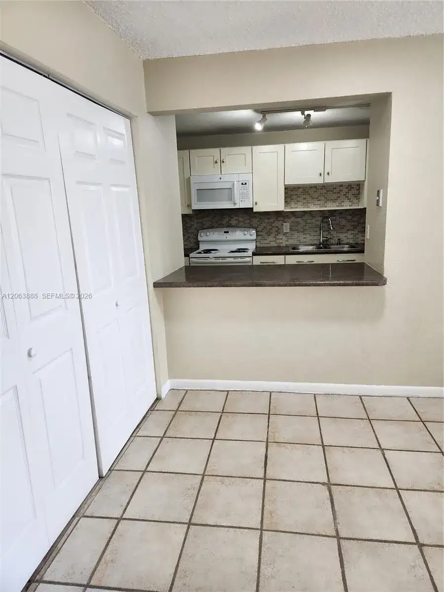 802 NW 87th Ave # 312, Miami FL 33172 photo 5