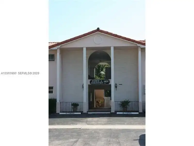 1431 S 14th Ave # 207, Hollywood FL 33020