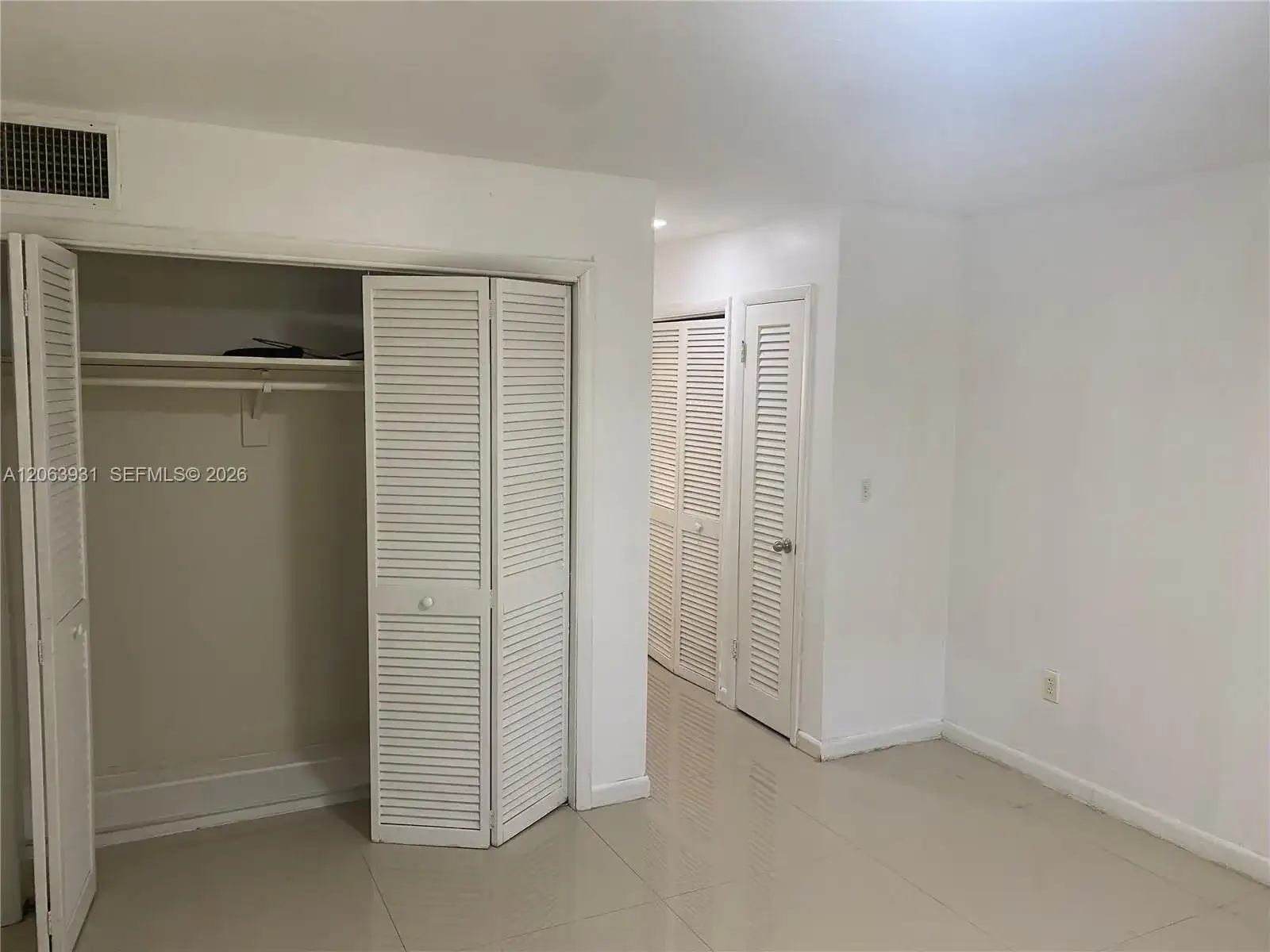 1550 NE 191st St # 309, Miami FL 33179 photo 4