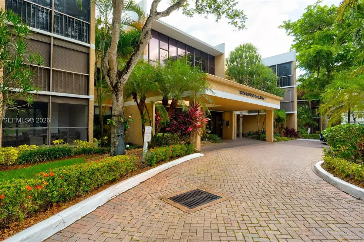16325 Golf Club Rd # 101, Weston FL 33326