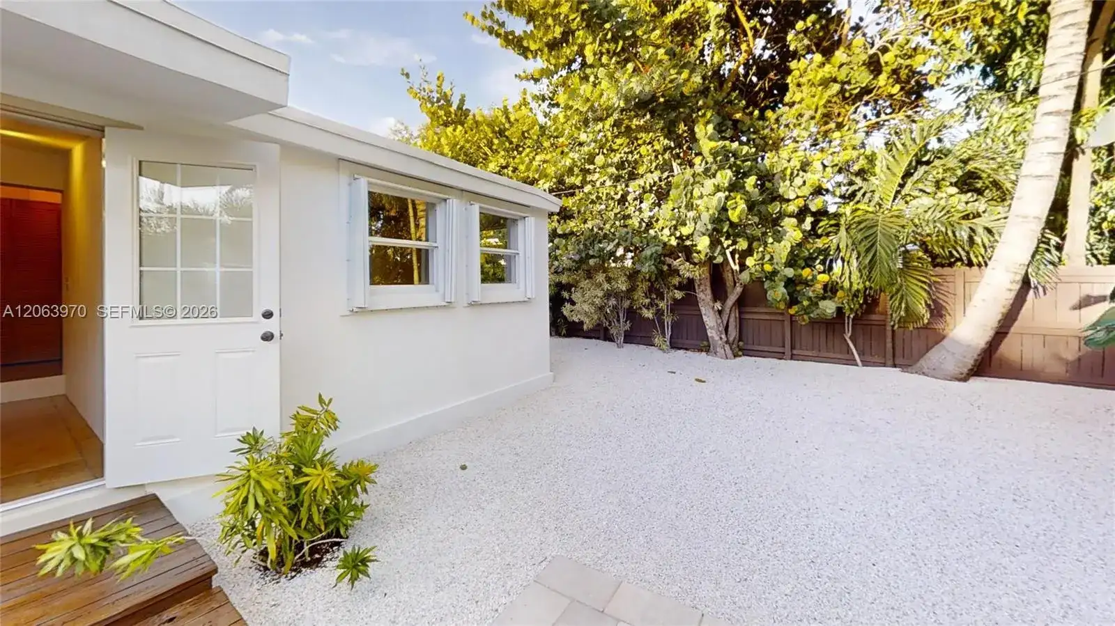 1112 NE 111th St, Miami FL 33161 photo 2