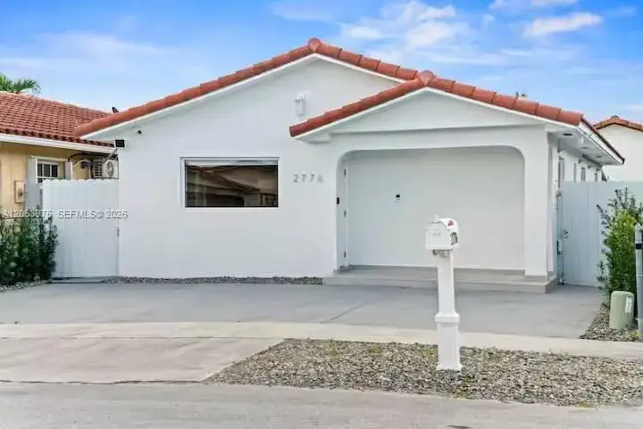 2776 W 71st Pl, Hialeah FL 33016