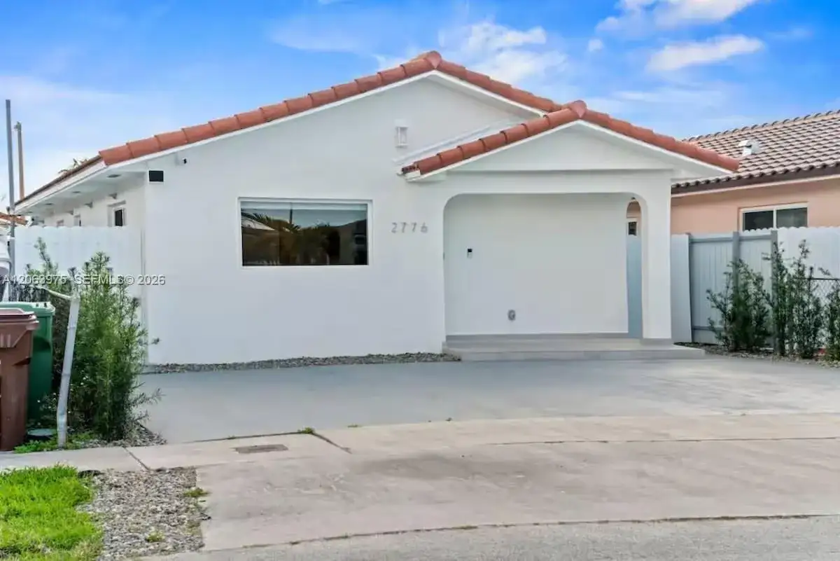 2776 W 71st Pl, Hialeah FL 33016 photo 2