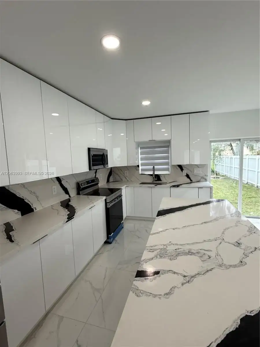 2100 NW 102nd St # 1, Miami FL 33147 photo 4