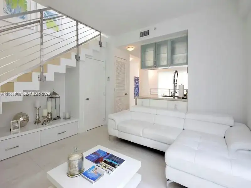 928 Pennsylvania Ave # 1, Miami Beach FL 33139 photo 3