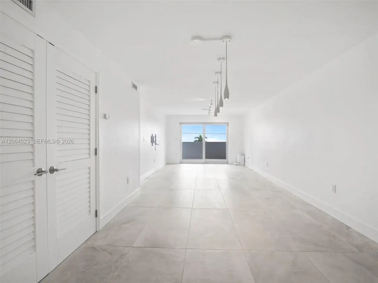 6725 Harding Ave # 504, Miami Beach FL 33141 photo 2