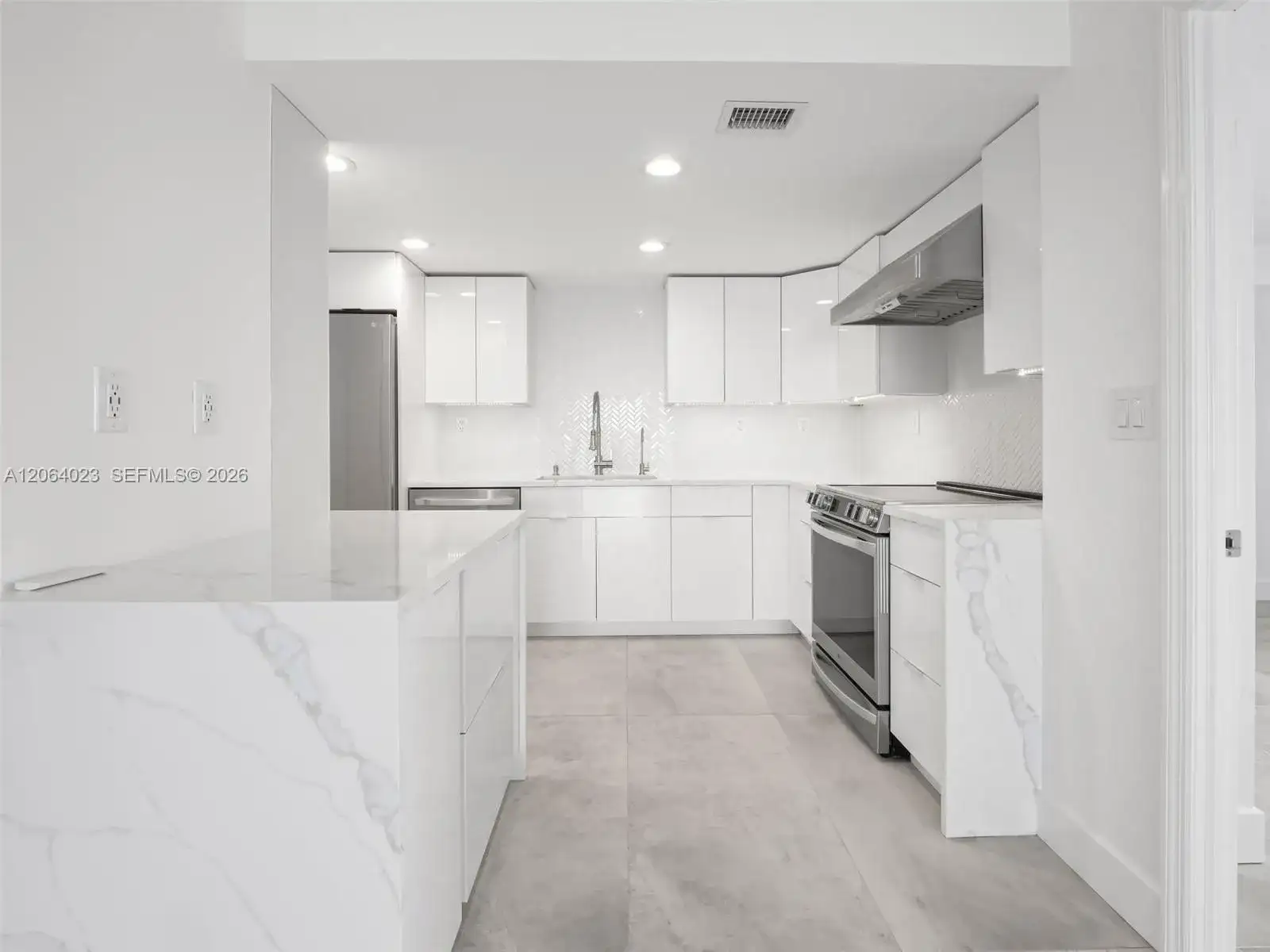 6725 Harding Ave # 504, Miami Beach FL 33141 photo 4