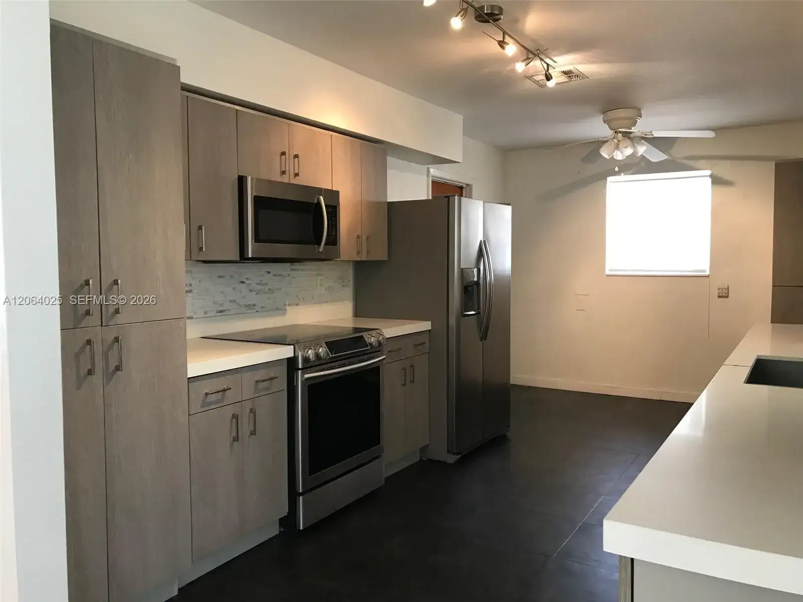801 Albatross St, Miami Springs FL 33166 photo 4