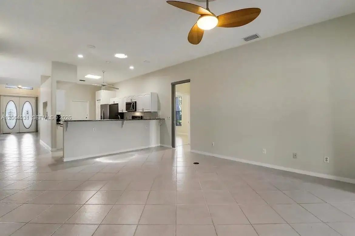 2752 Barclay ln # 0, Kissimmee FL 34743 photo 3