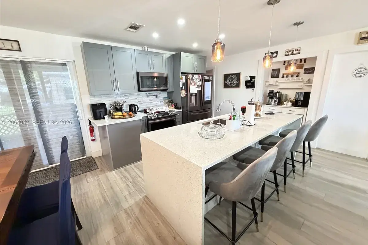 1250 NW 46th St, Deerfield Beach FL 33064
