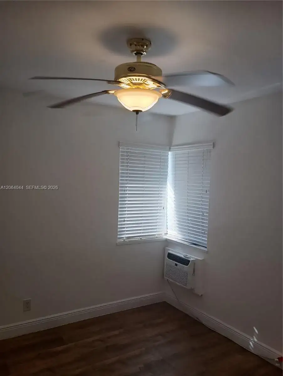 545 74 # 8, Miami Beach FL 33142 photo 2