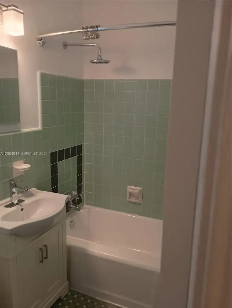 545 74 # 8, Miami Beach FL 33142 photo 4