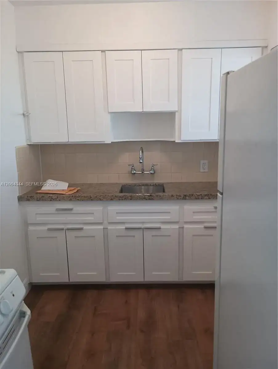 545 74 # 8, Miami Beach FL 33142 photo 5