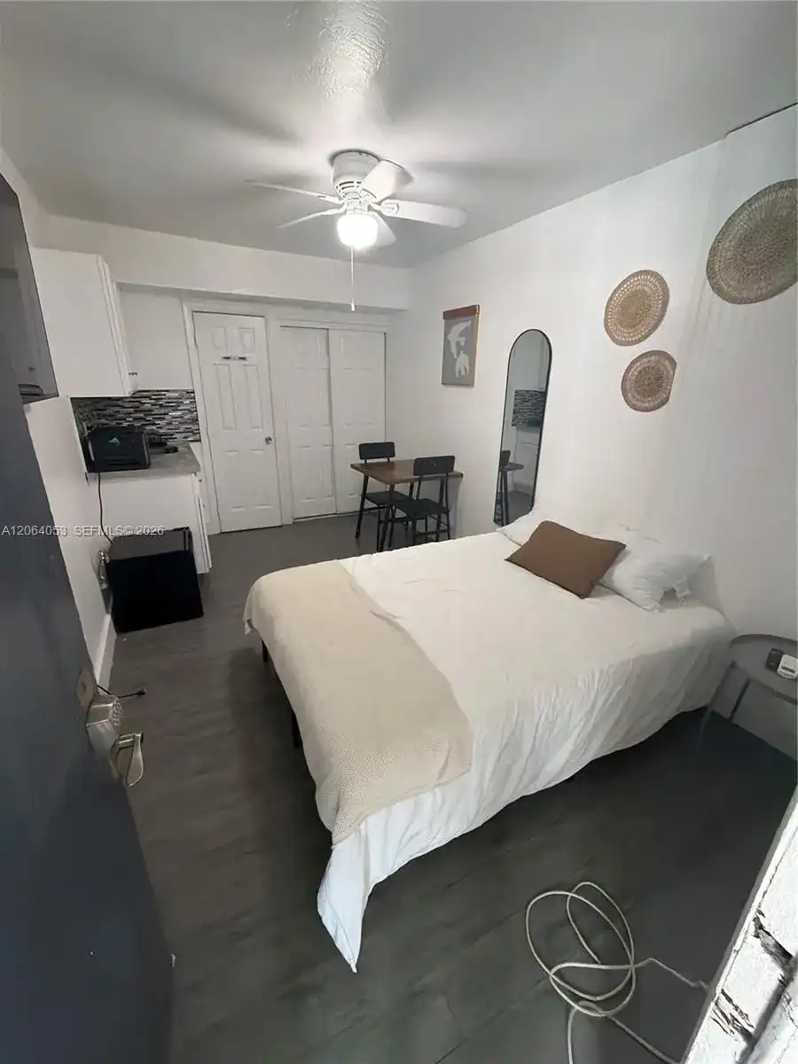1843 Dewey St # 108, Hollywood FL 33020