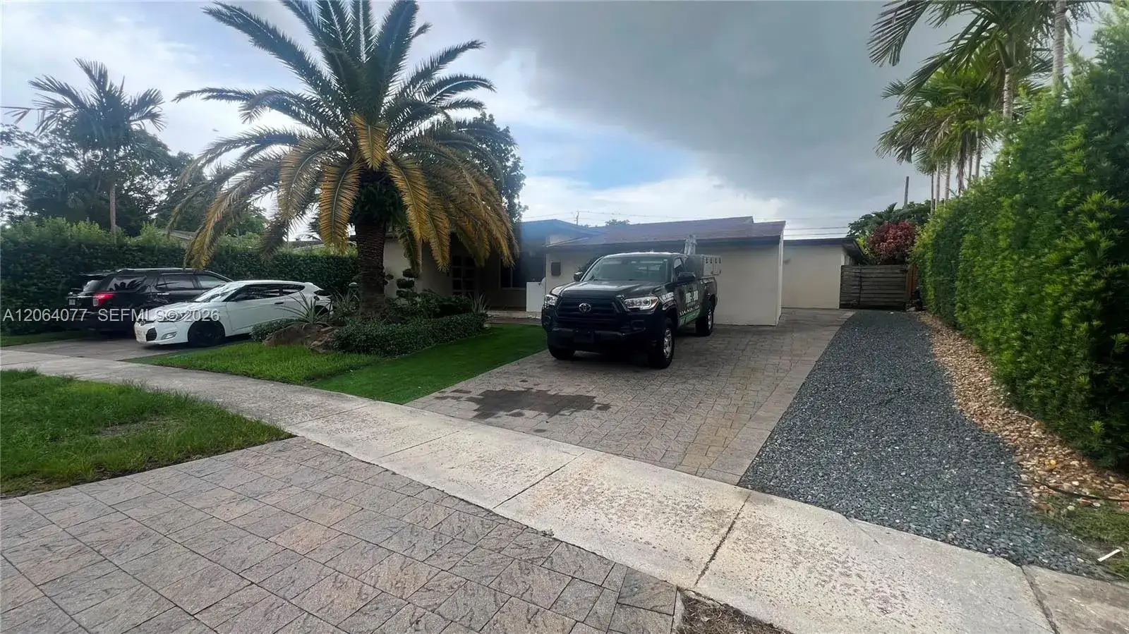 6550 SW 8th St, Pembroke Pines FL 33023 photo 2
