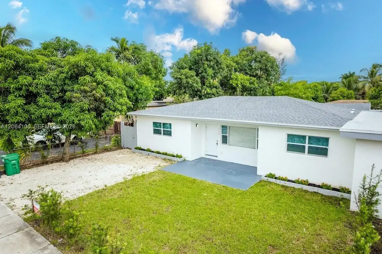 320 NE 160th St, Miami FL 33162