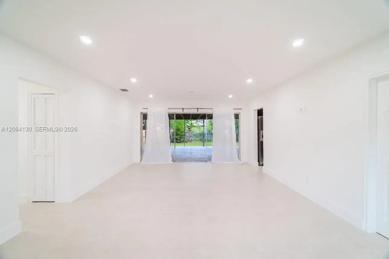 320 NE 160th St, Miami FL 33162 photo 5